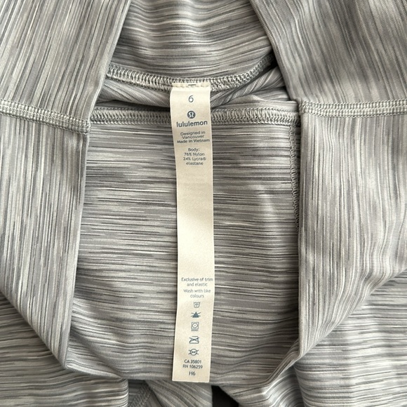Women’s Lululemon Wunder Under Hi-Rise Tight, Size 6 - Picture 3 of 5